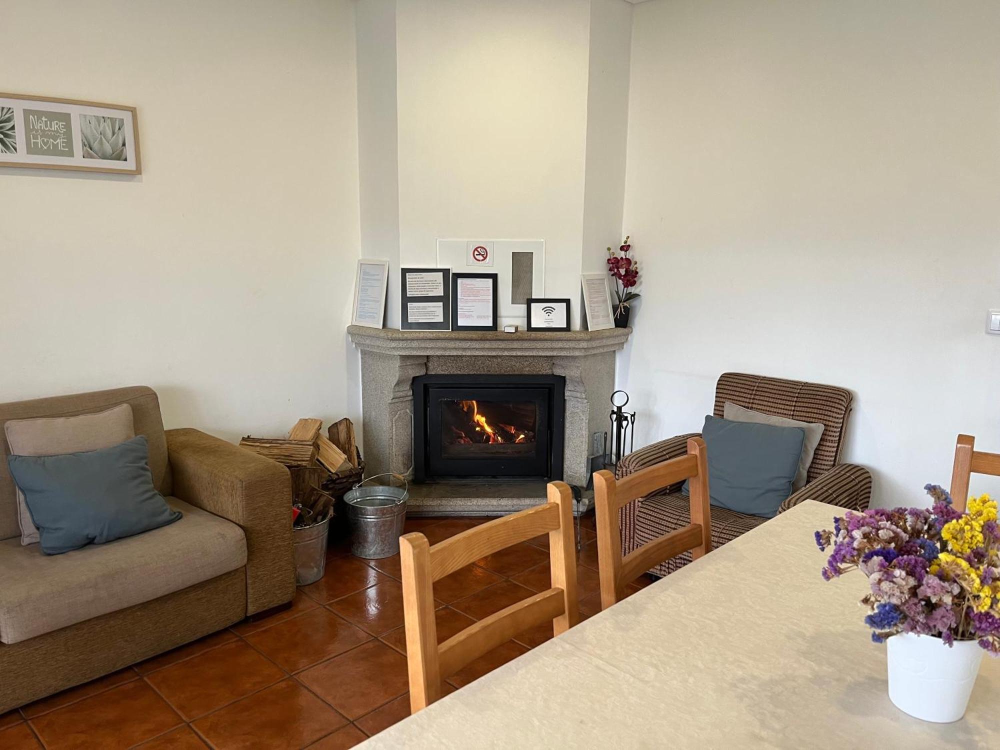 Casa De Casarelhos - Vistas Rio, Campo E Montanha - Lareira Apartment เจเรส ภายนอก รูปภาพ