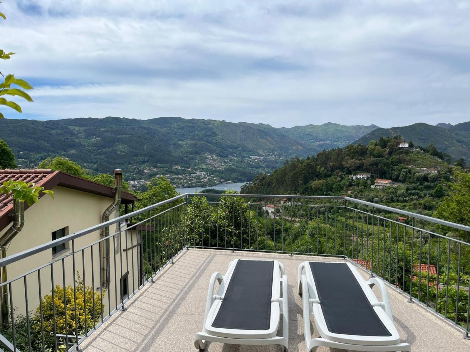 Casa De Casarelhos - Vistas Rio, Campo E Montanha - Lareira Apartment เจเรส ภายนอก รูปภาพ